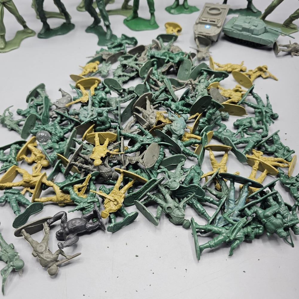 Lot of Tim Mee & Misc Brand Arny Soldiers Assorted Sizes Green Action Figures - Picture 2 of 9
